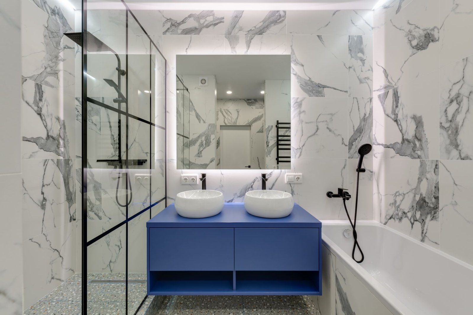 Bathroom with a shower enclosure, bathtub and broad vanity